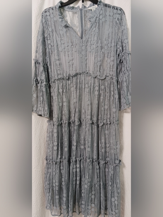 Sundance Dresses & Skirts - EUC Sundance Lihgt Gray Lace Dress Size M